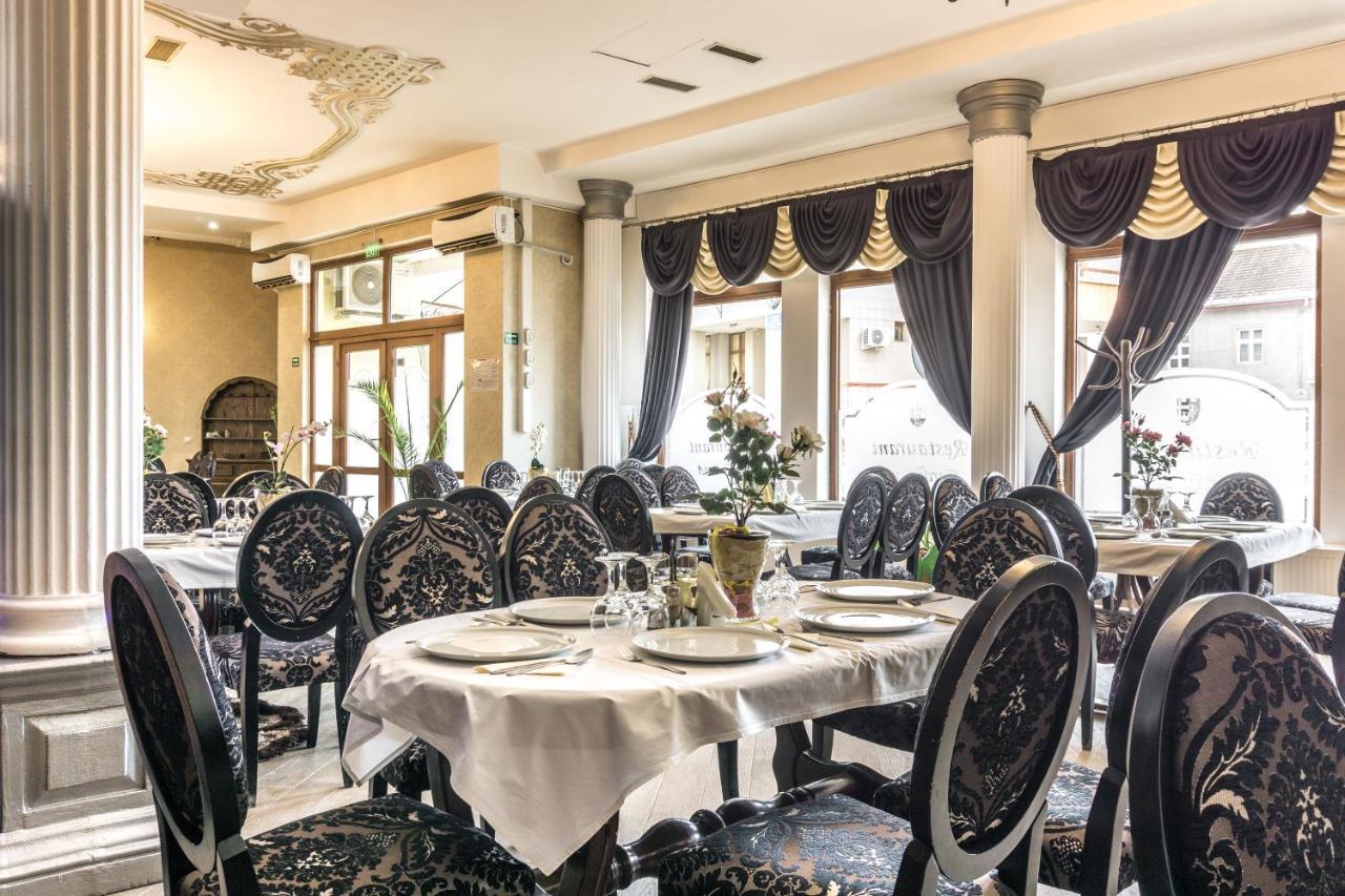 Hotel Ferdinand Haţeg Buitenkant foto