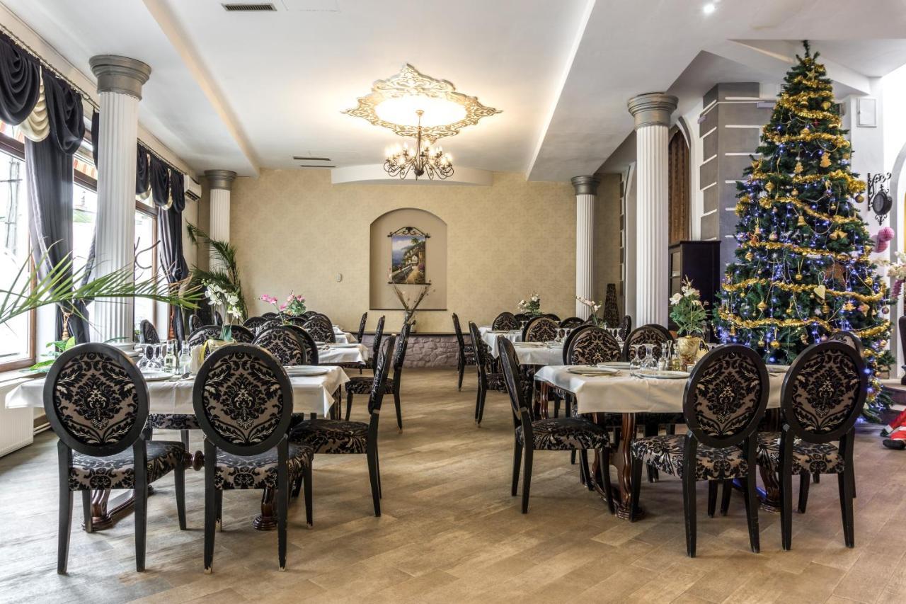 Hotel Ferdinand Haţeg Buitenkant foto