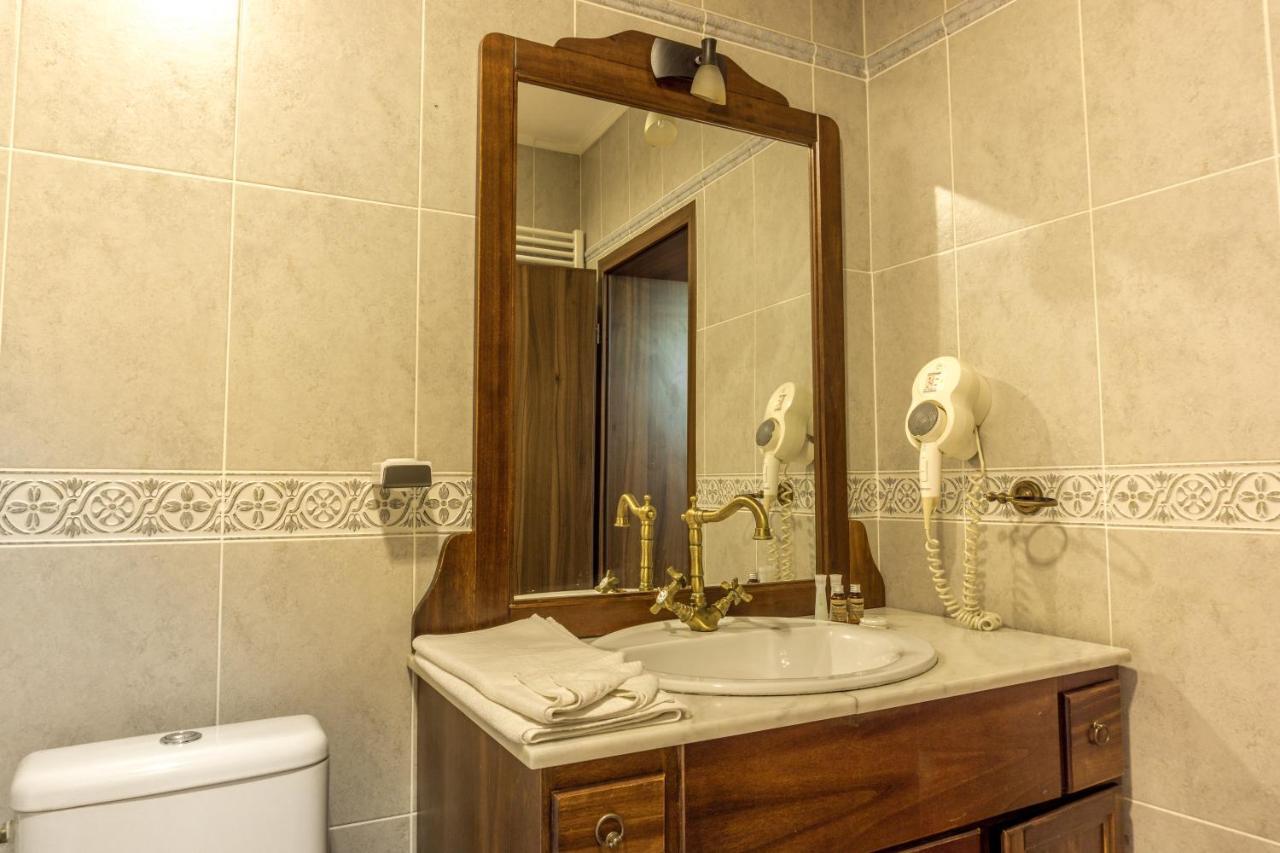 Hotel Ferdinand Haţeg Buitenkant foto