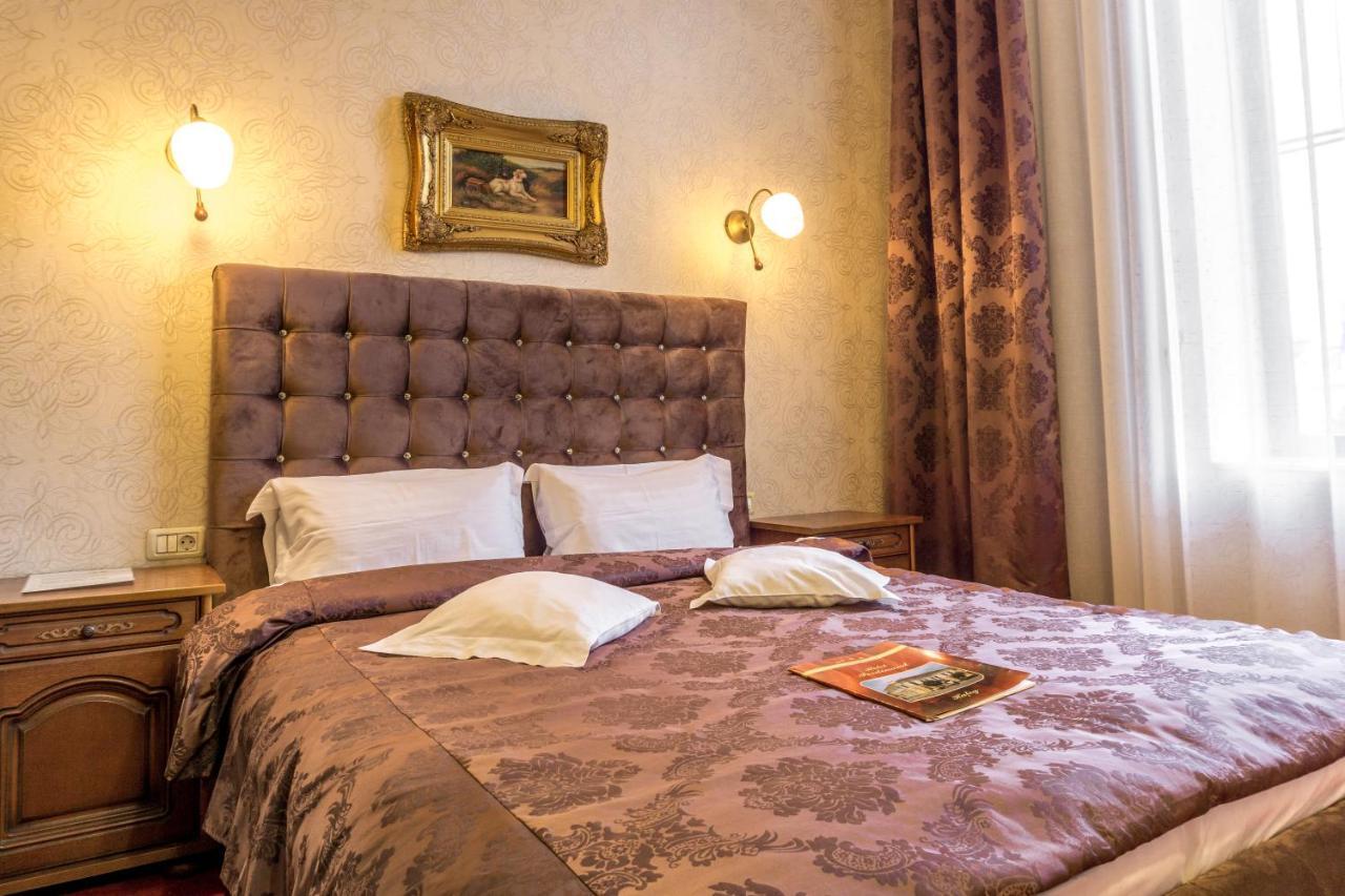 Hotel Ferdinand Haţeg Buitenkant foto