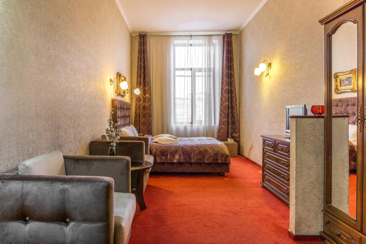 Hotel Ferdinand Haţeg Buitenkant foto