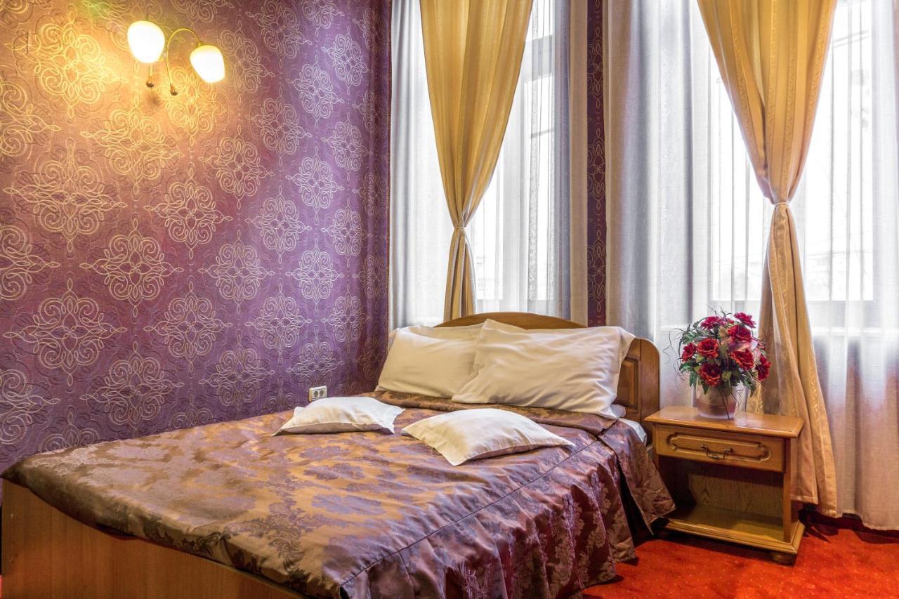 Hotel Ferdinand Haţeg Buitenkant foto