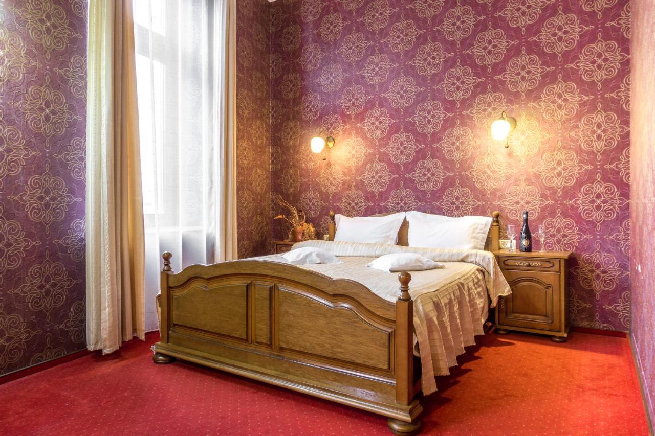 Hotel Ferdinand Haţeg Buitenkant foto