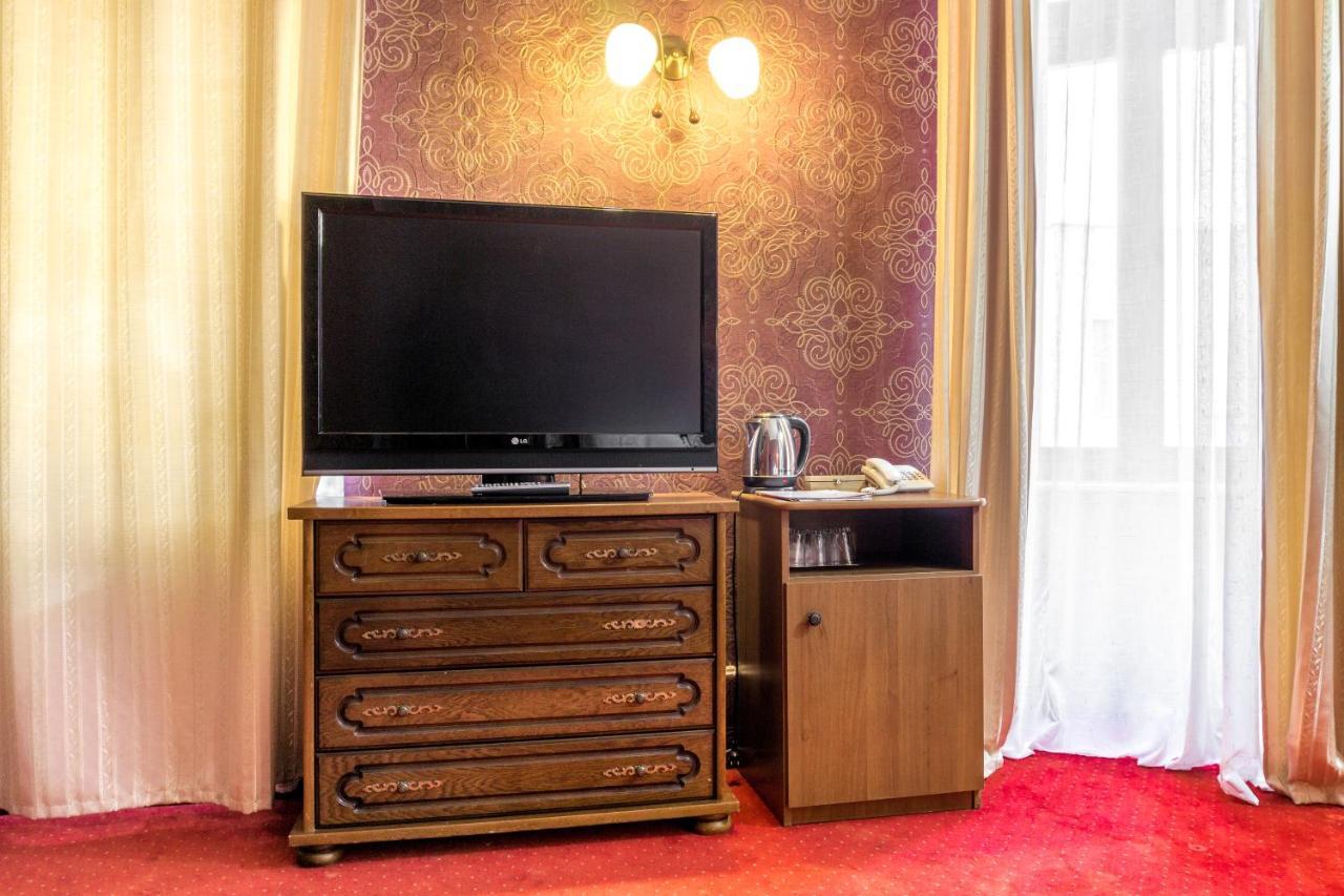 Hotel Ferdinand Haţeg Buitenkant foto