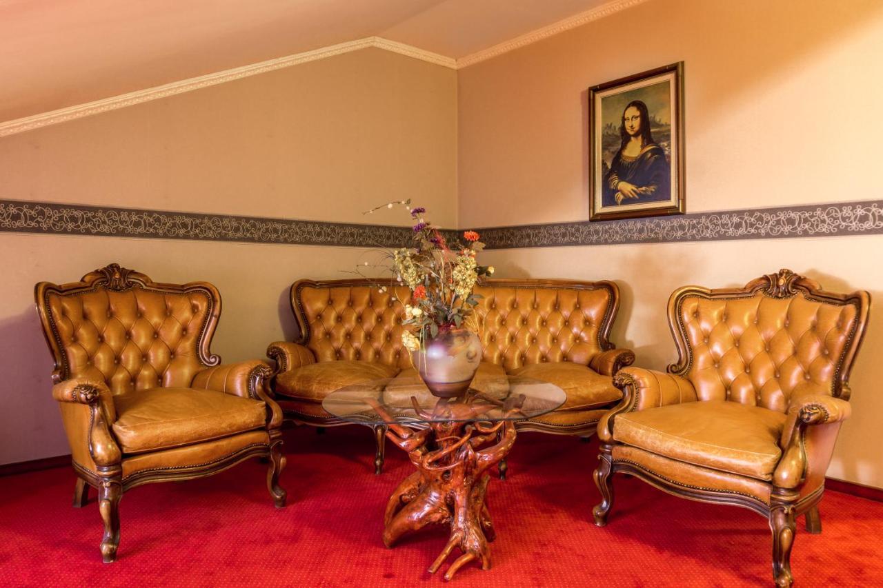 Hotel Ferdinand Haţeg Buitenkant foto